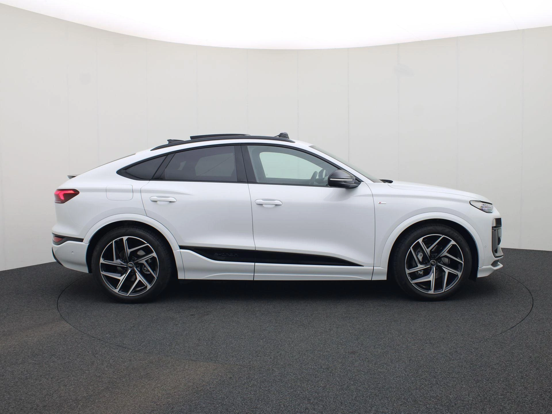 Hoofdafbeelding Audi Q6 e-tron