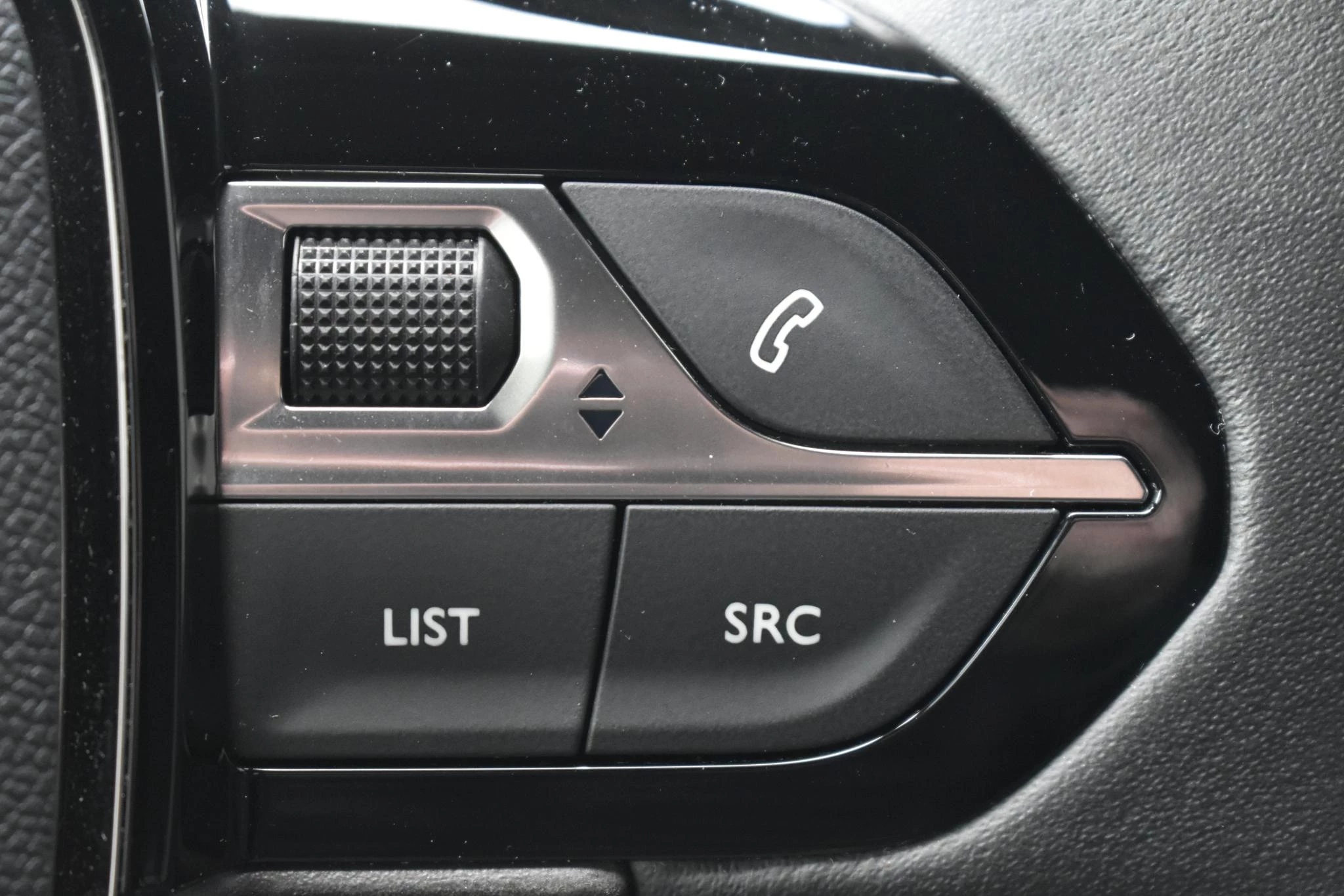 Hoofdafbeelding Peugeot e-2008