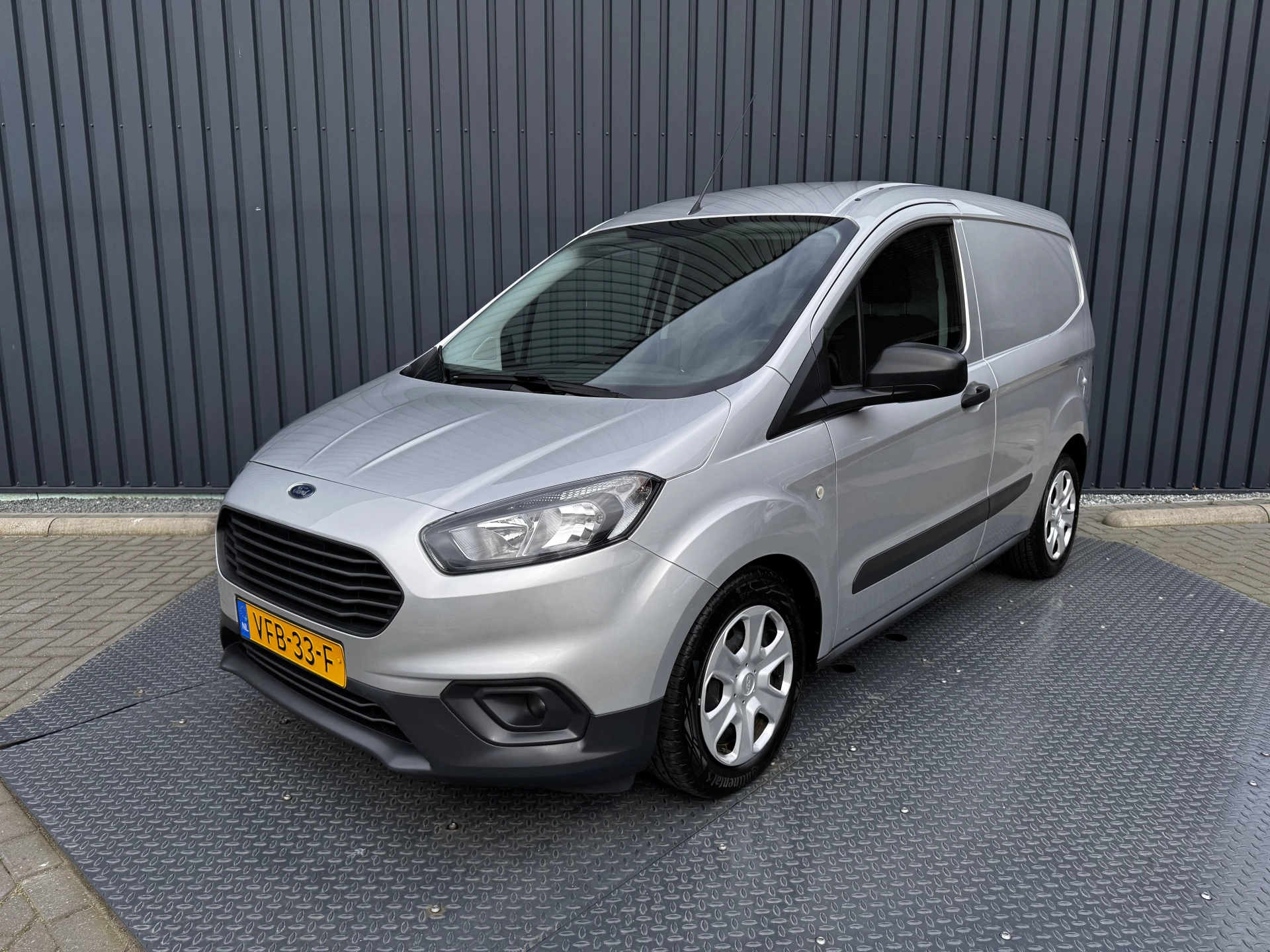 Hoofdafbeelding Ford Transit Courier