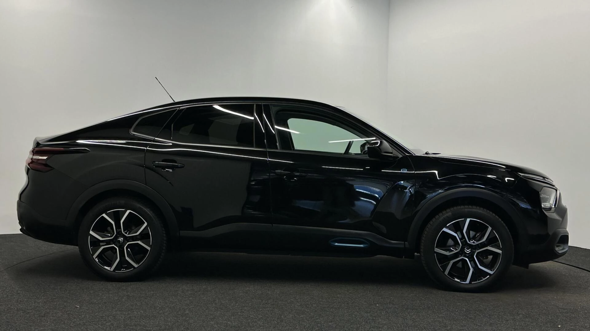 Hoofdafbeelding Citroën ë-C4 X