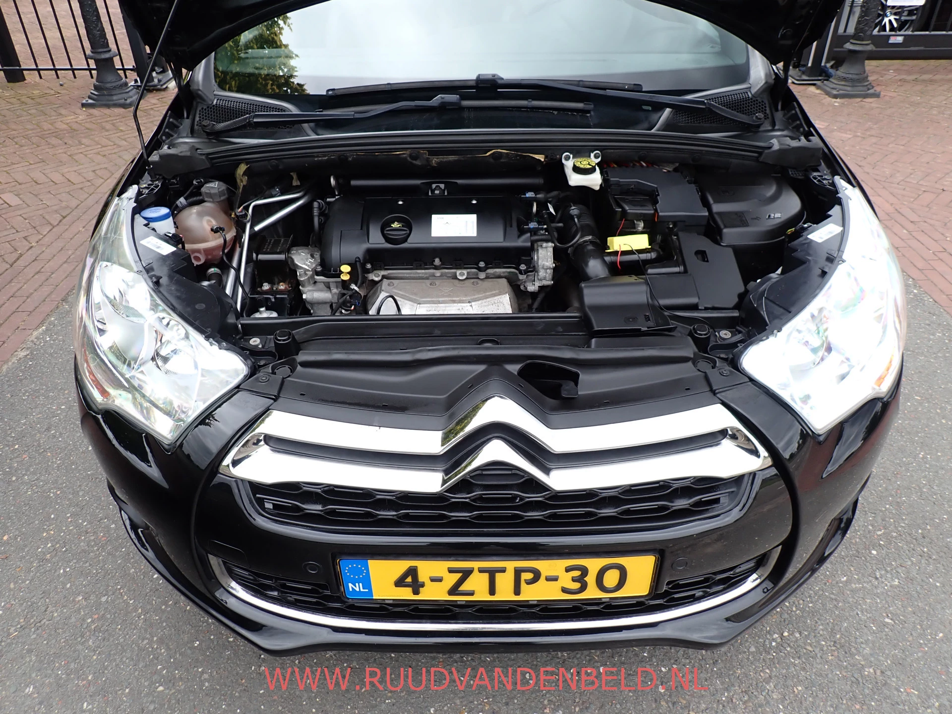 Hoofdafbeelding DS DS 4