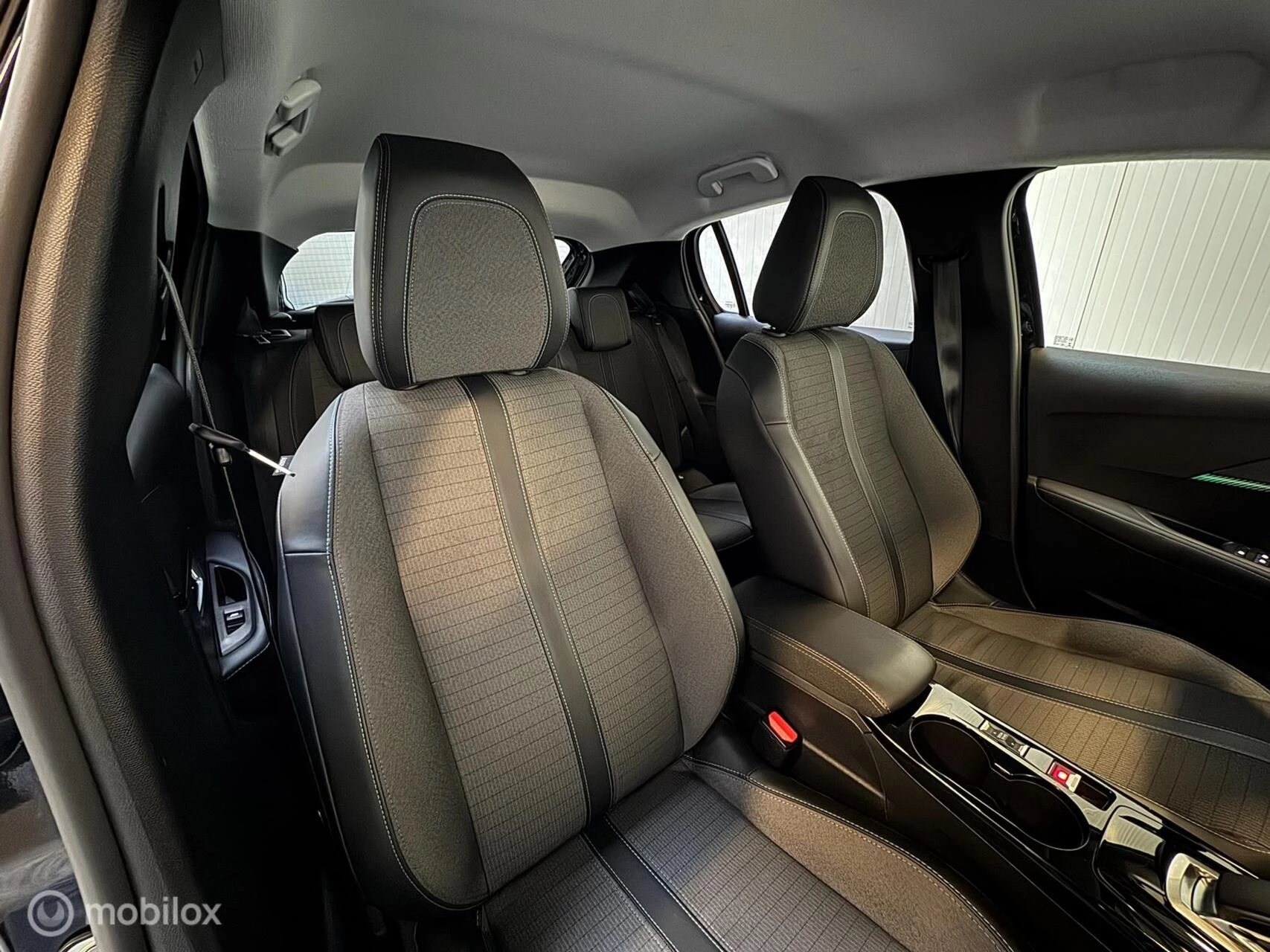 Hoofdafbeelding Peugeot e-208