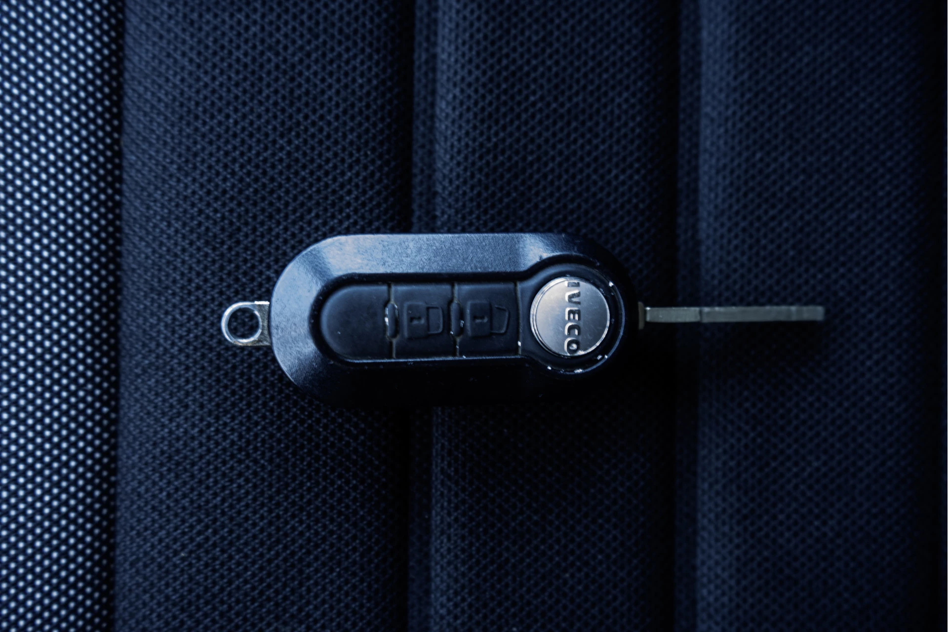 Hoofdafbeelding Iveco 35C16 | 3.0L |  Bakwagen met Laadklep | N1 | Automaat | Cruise | Navi |  3-Zits