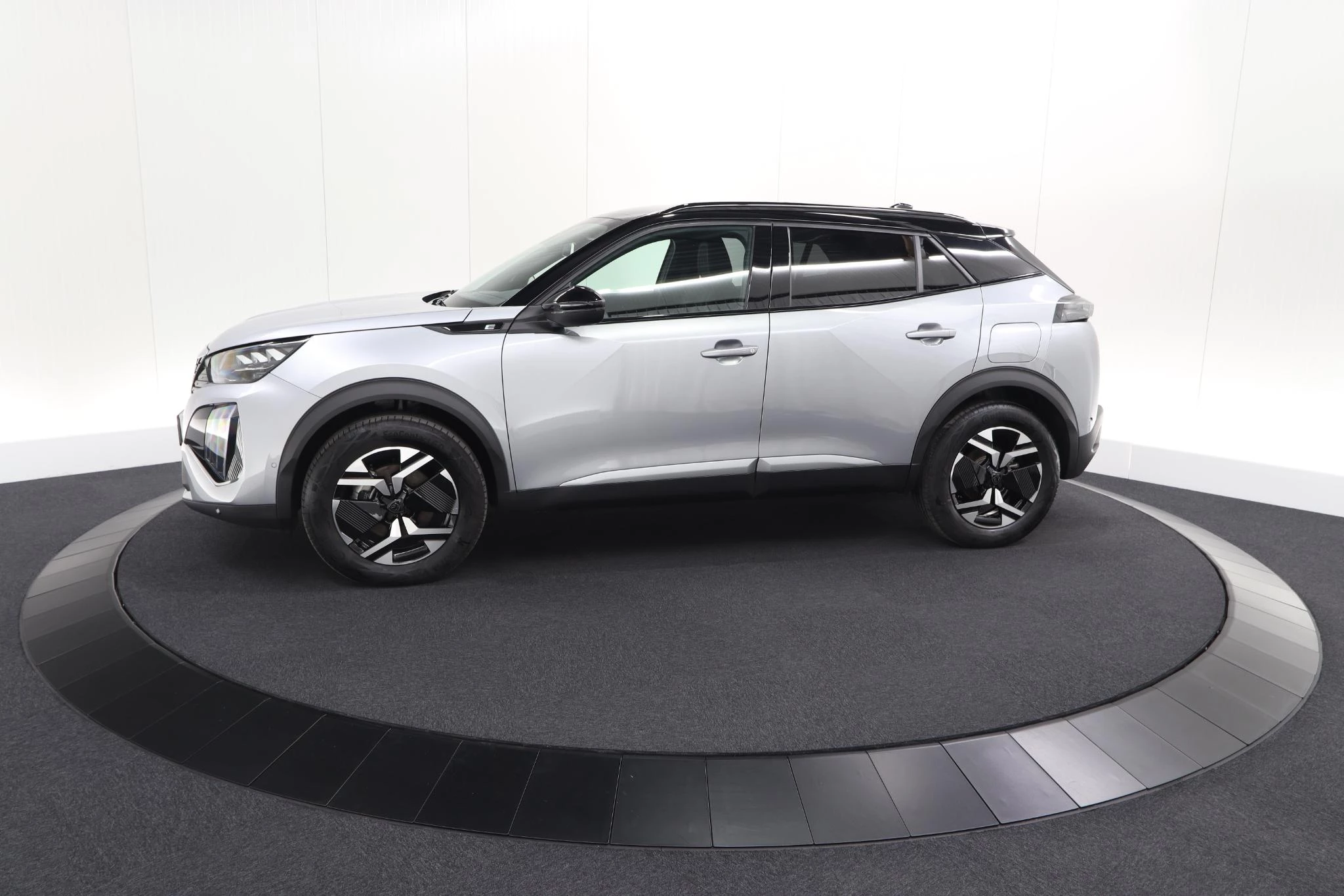 Hoofdafbeelding Peugeot e-2008