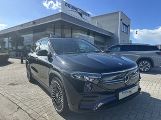 Hoofdafbeelding Mercedes-Benz EQA Mercedes-Benz EQA 250 AMG Line 67 kWh Pano-Dak | Trekhaak | Burmester | 360-Camera | Keyless