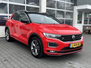 Volkswagen T-Roc 1.5 TSI Sport Business R-line Digitaal display Stoelverwarming Electrische achterklep Airco Cruise controle Apple carplay Telefoonverbinding Navigatiesysteem