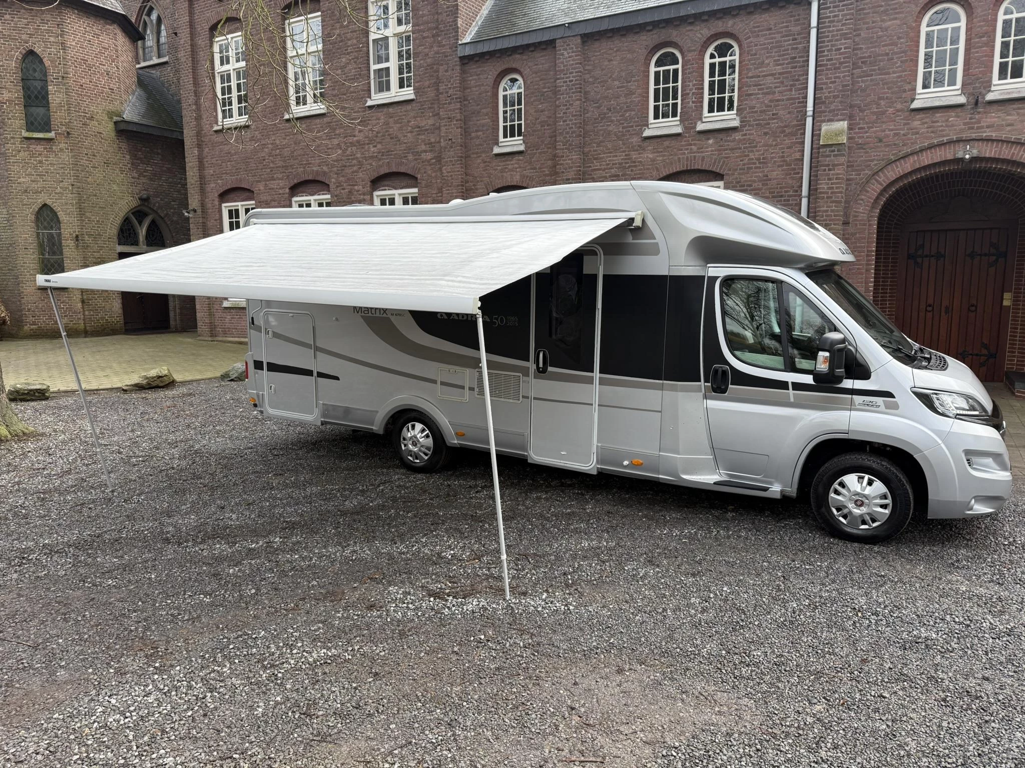 Hoofdafbeelding Adria Matrix m 670 sc