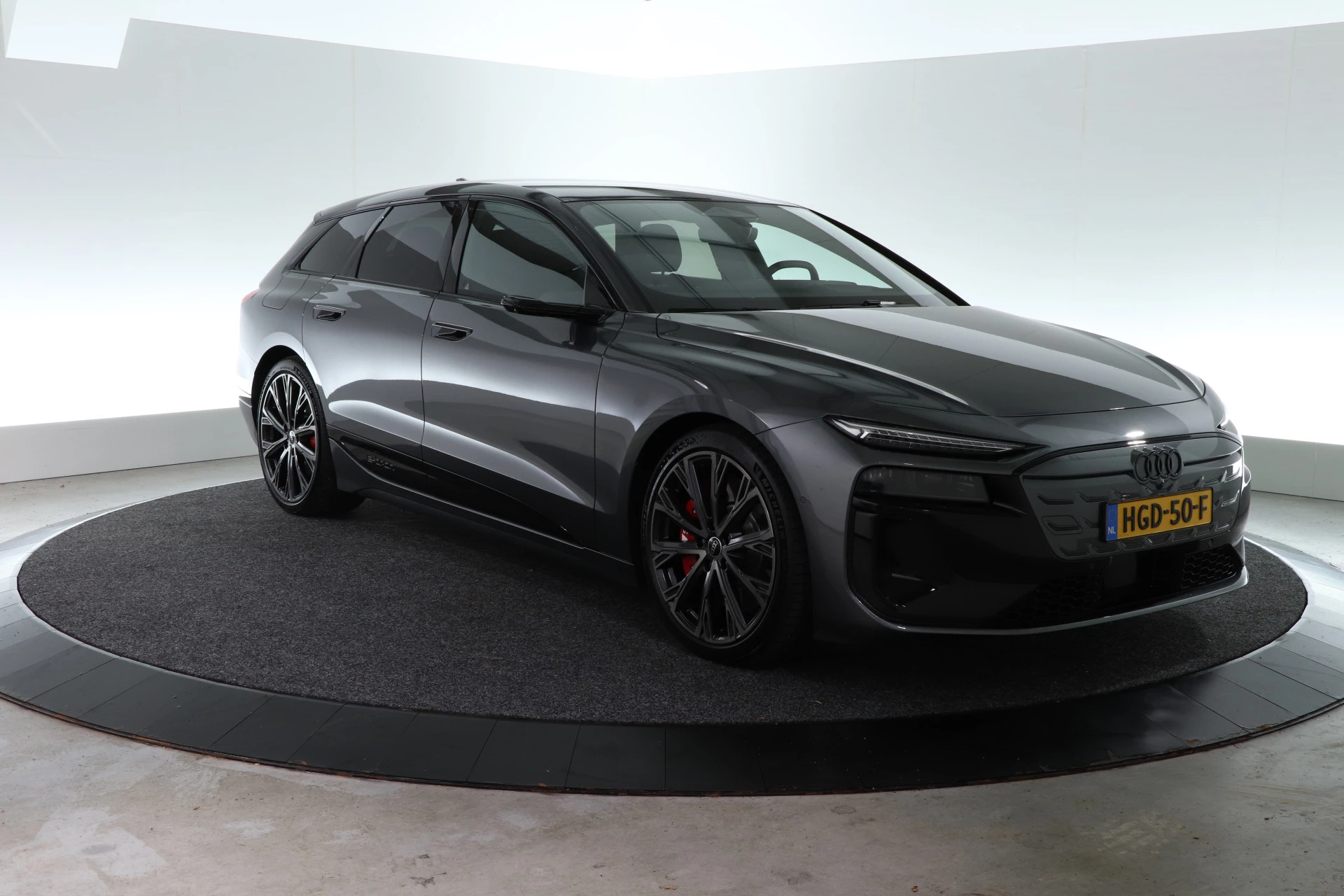 Hoofdafbeelding Audi A6 Avant e-tron