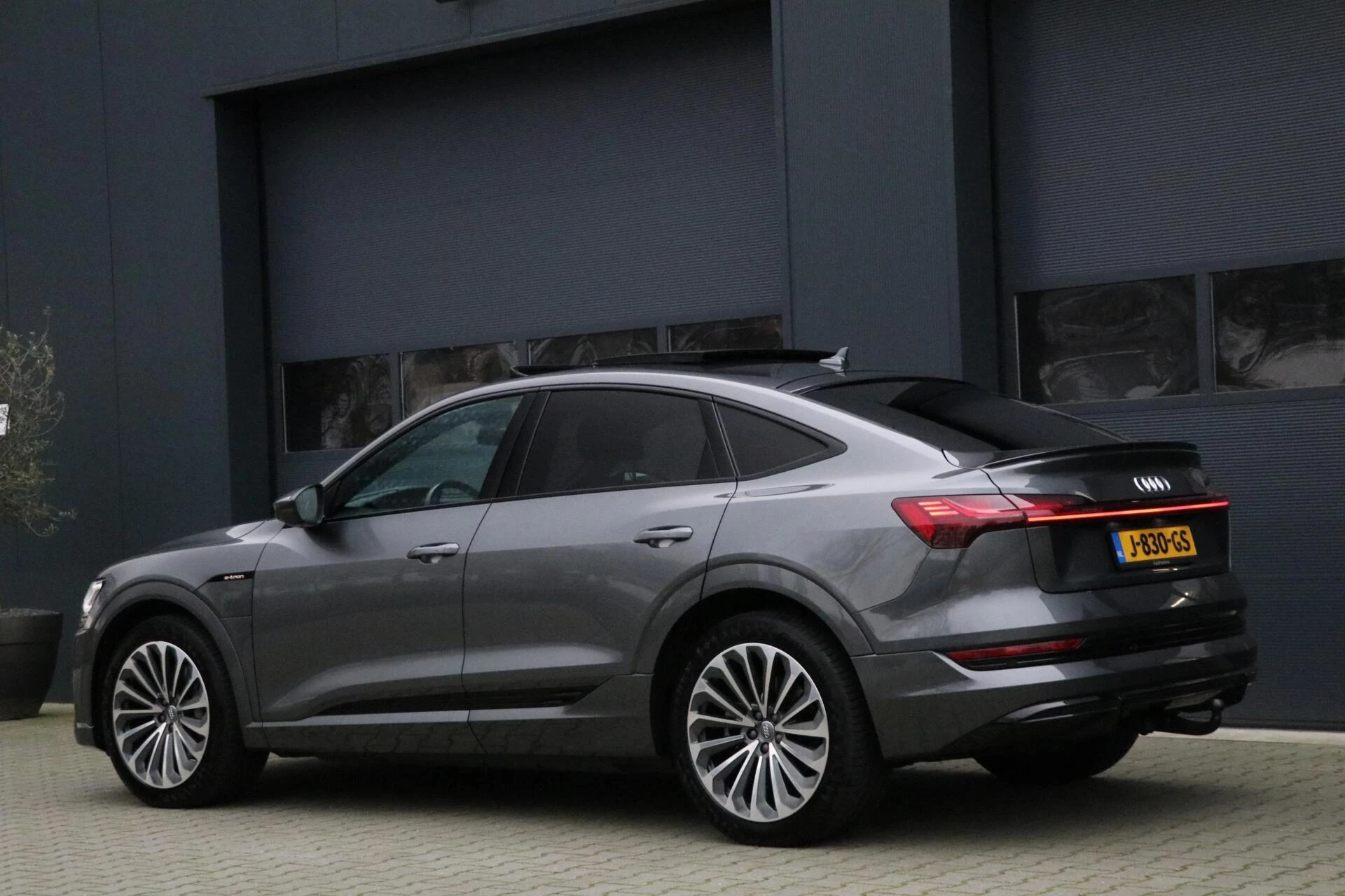 Hoofdafbeelding Audi e-tron