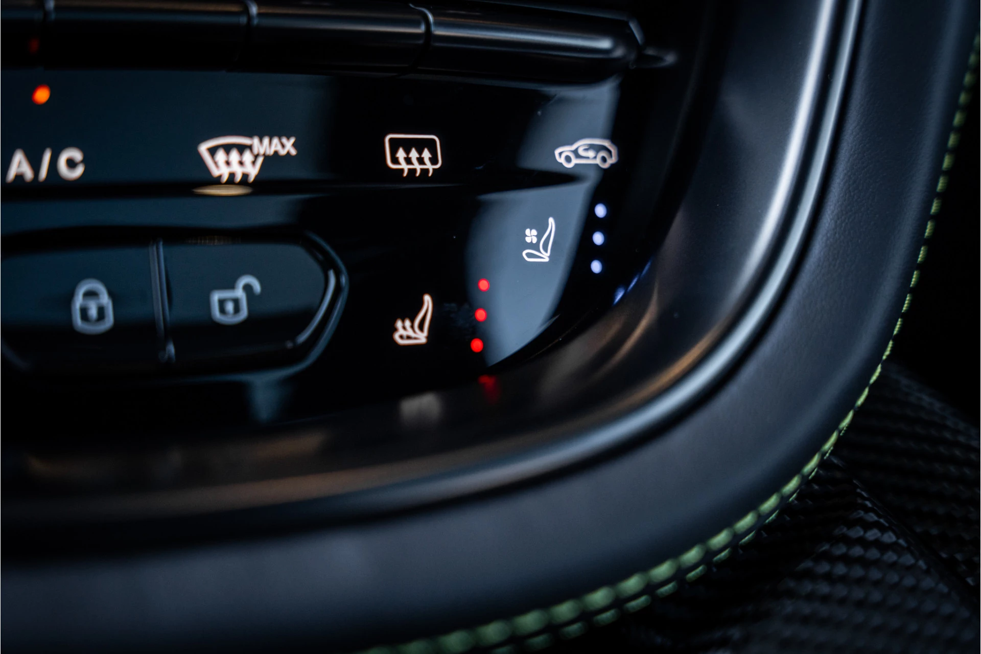 Hoofdafbeelding Aston Martin DBX