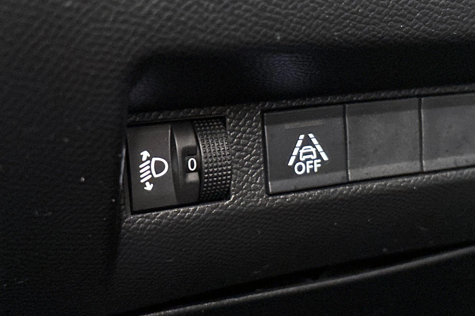 Hoofdafbeelding Peugeot e-208