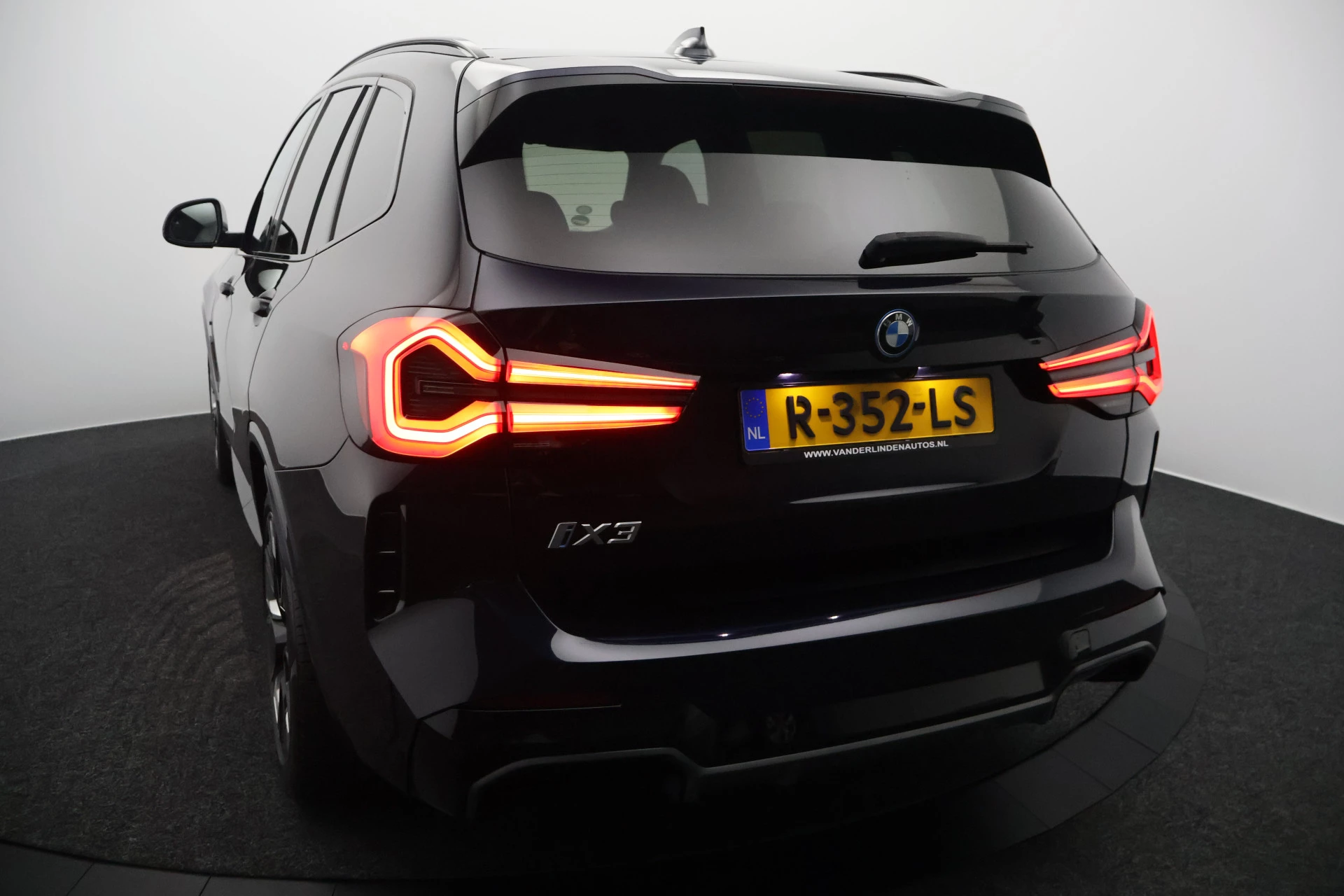 Hoofdafbeelding BMW iX3