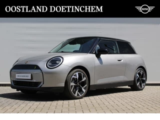 MINI Electric Hatchback Cooper SE Classic Automaat / Panoramadak / Stoelverwarming / LED / Head-Up / Parking Assistant / Comfort Access / Extra getint glas