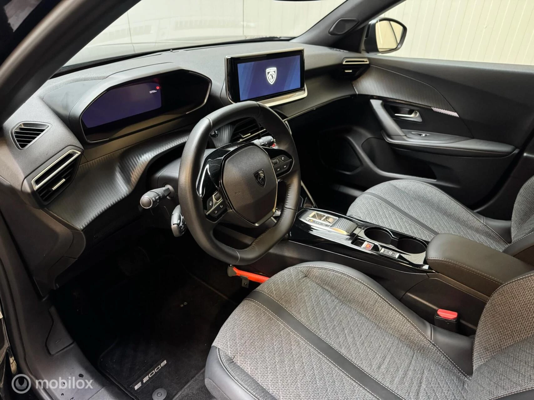 Hoofdafbeelding Peugeot e-2008