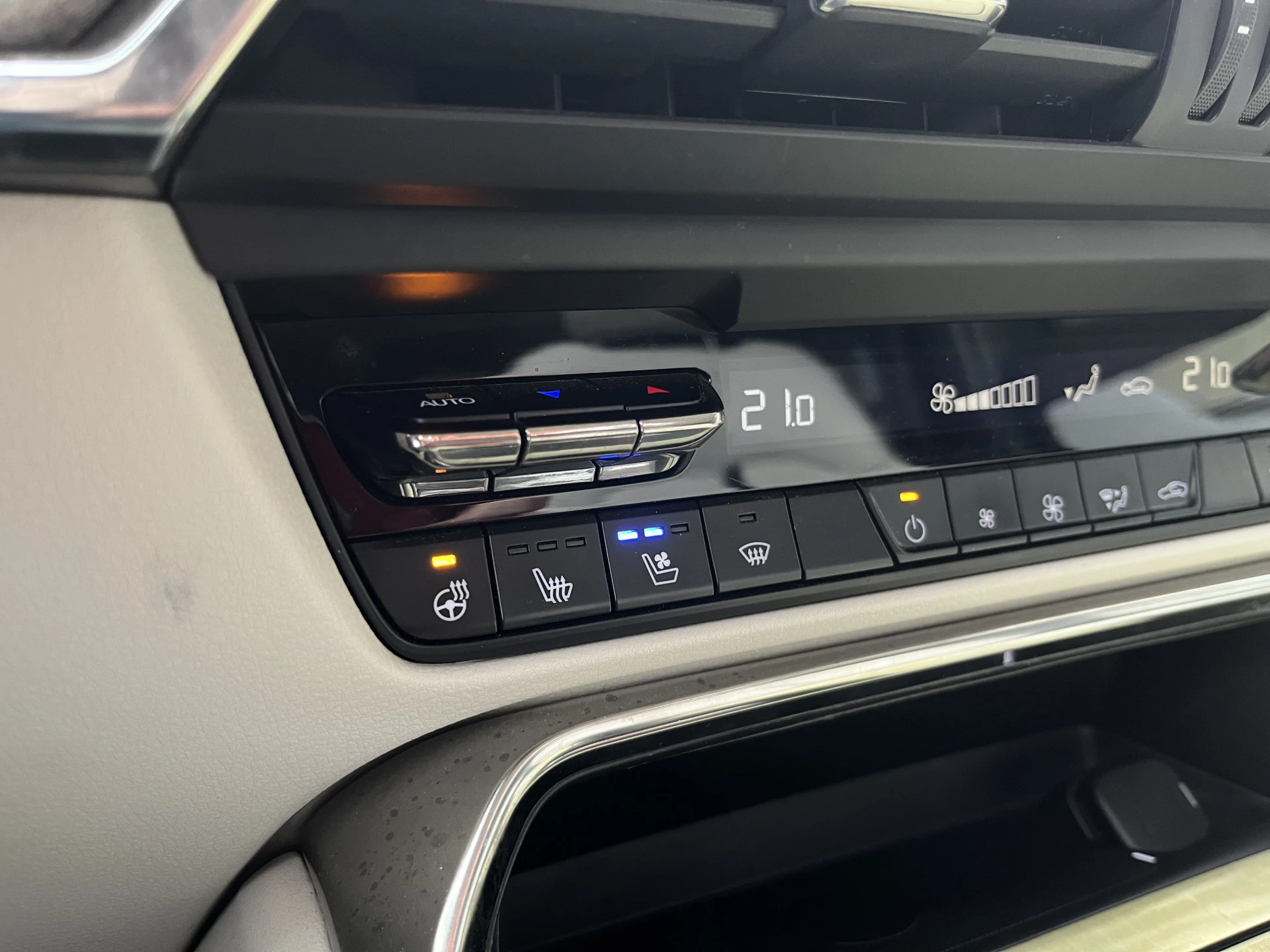 Hoofdafbeelding Mazda CX-60