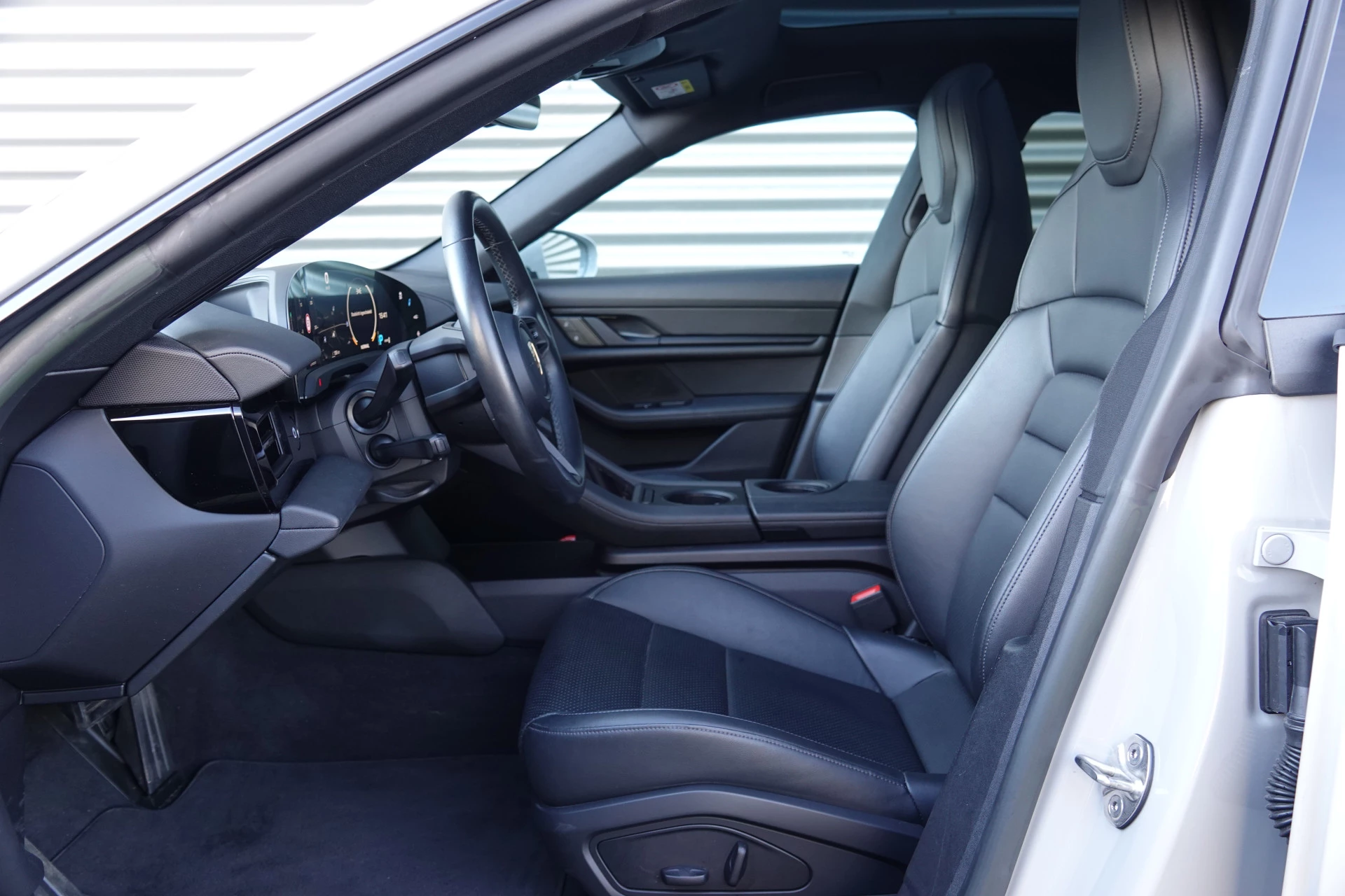 Hoofdafbeelding Porsche Taycan