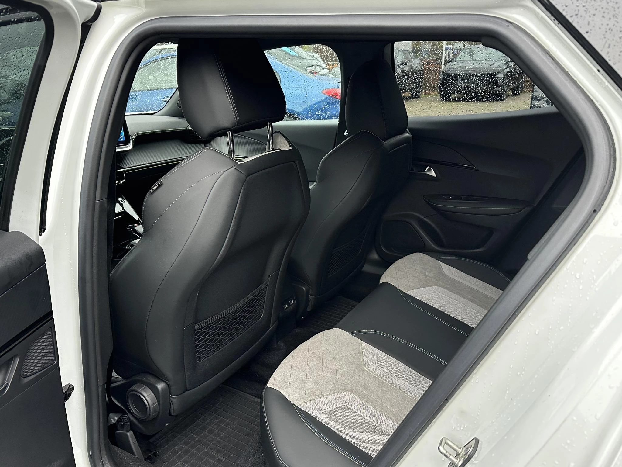 Hoofdafbeelding Peugeot e-2008