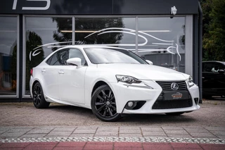 Lexus IS 300h Edition|Aut|Camera|Cruise|Stoelverw|Lane assist|DAB|Voorruit/stoelverw|Navi|Climate