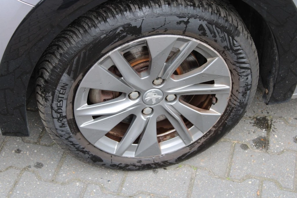 Hoofdafbeelding Peugeot e-208