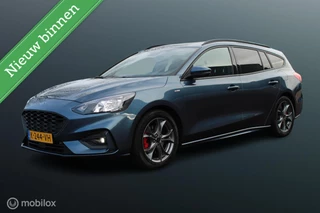 Ford Focus Wagon 1.0 EcoBoost Hybrid ST Line X Business, Camera, Electrische achterklep, Voor + achter Pdc, App connect, Digitaal dashboard, Clima, Navi, Donker glas, Carbon interieur, Rode remklauwen, Zwarte dakrails, 17 Inch Lmv.