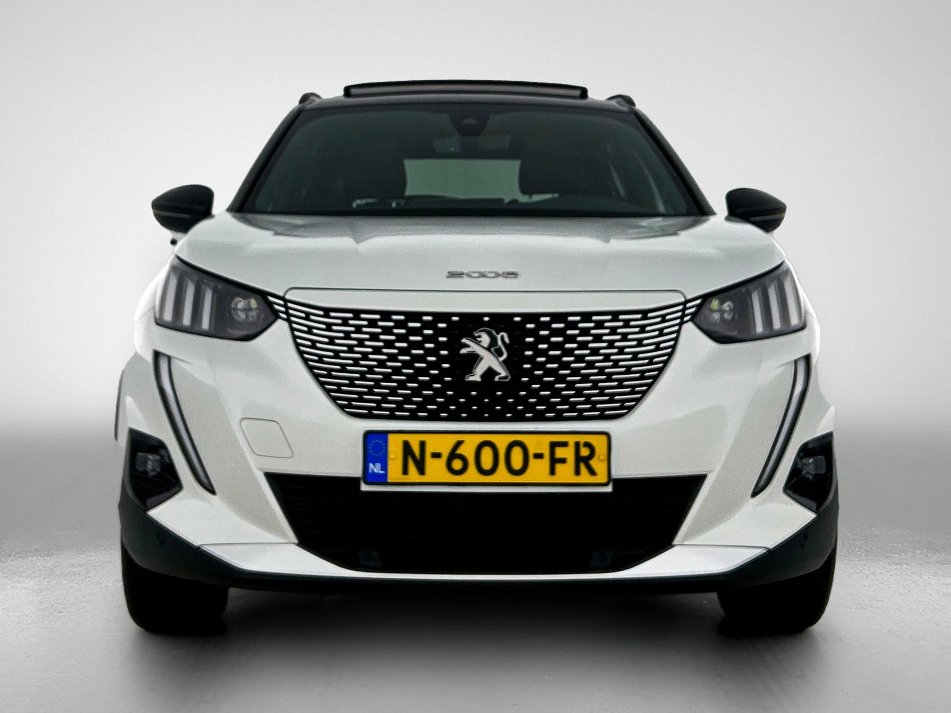 Hoofdafbeelding Peugeot e-2008