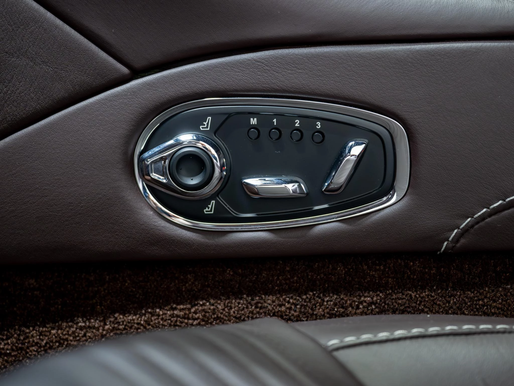 Hoofdafbeelding Aston Martin DB11
