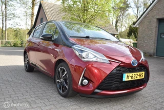 Toyota Yaris 1.5 Hybrid Design Red