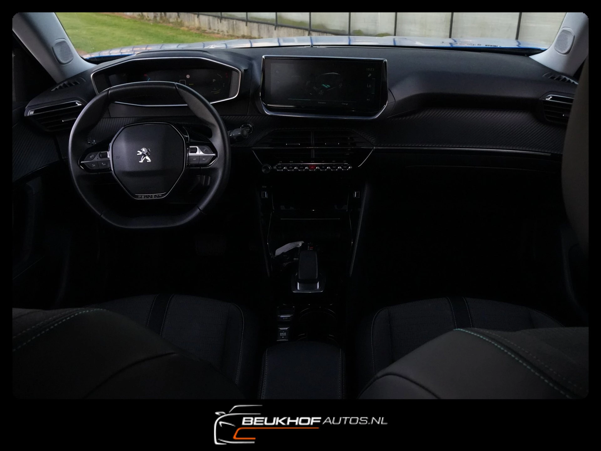 Hoofdafbeelding Peugeot e-2008