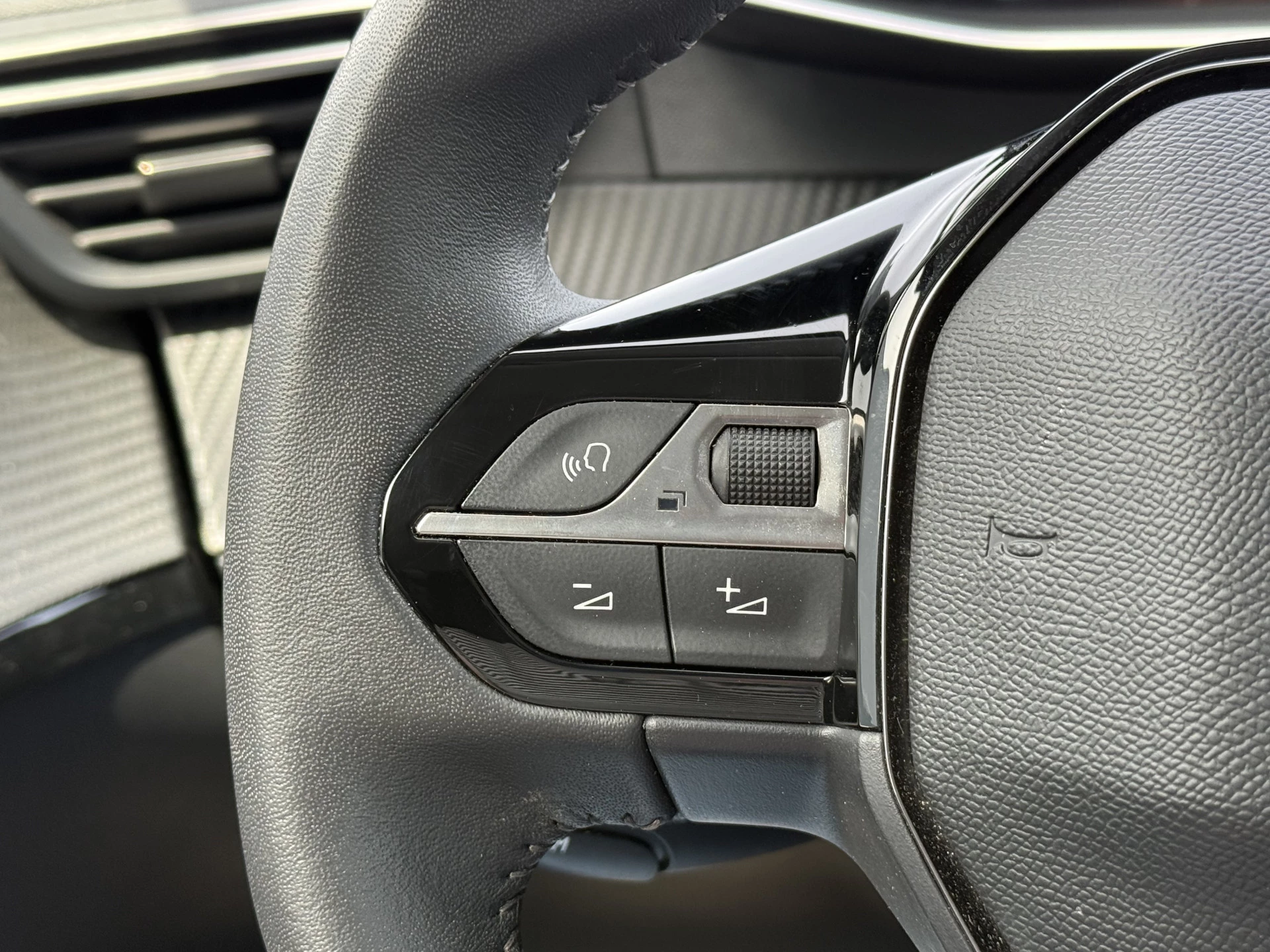 Hoofdafbeelding Peugeot e-208