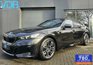 Hoofdafbeelding BMW 5 Serie BMW 5-serie 520i NIEUWSTE MODEL M-SPORT HARMAN HEADUP BOMVOL