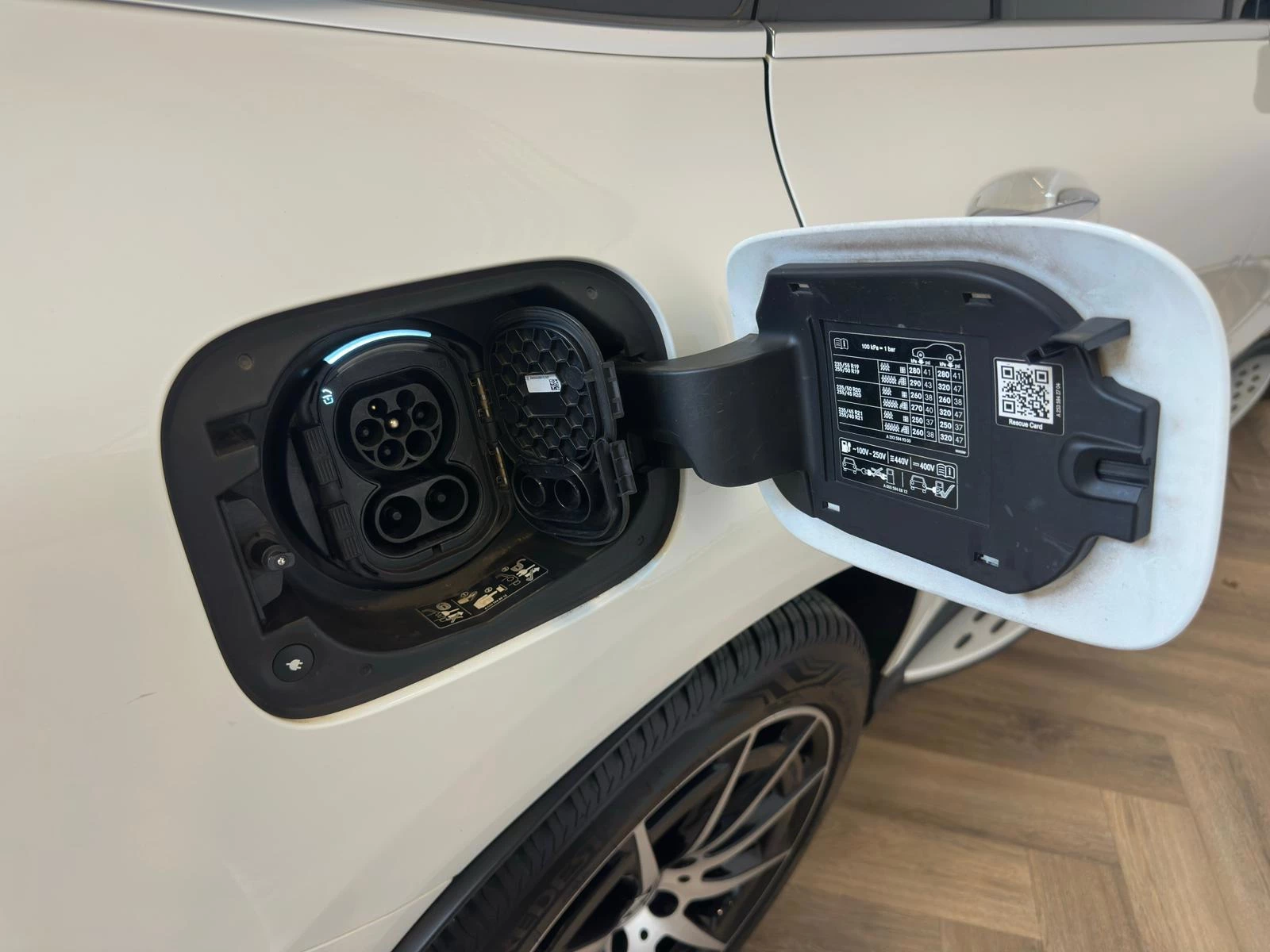 Hoofdafbeelding Mercedes-Benz EQC