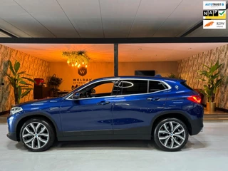 Hoofdafbeelding BMW X2 BMW X2 SDrive20i Executive Garantie Head-Up StoelVW Elek Achterklep Cruise Clima Navi PDC Led Sfeer Rijklaar