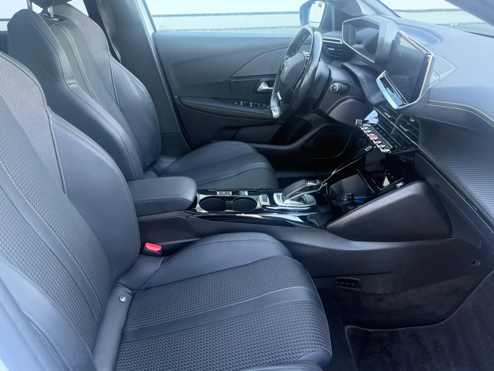 Hoofdafbeelding Peugeot e-208