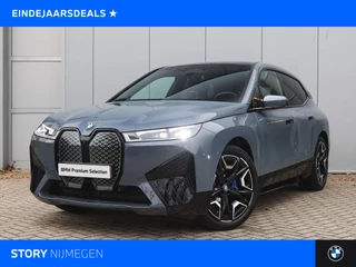BMW iX xDrive40 High Executive / Sportpakket / Panoramadak Sky Lounge / Trekhaak / Laserlight / Multifunctionele Stoelen / Parking Assistant Plus / Comfort Access