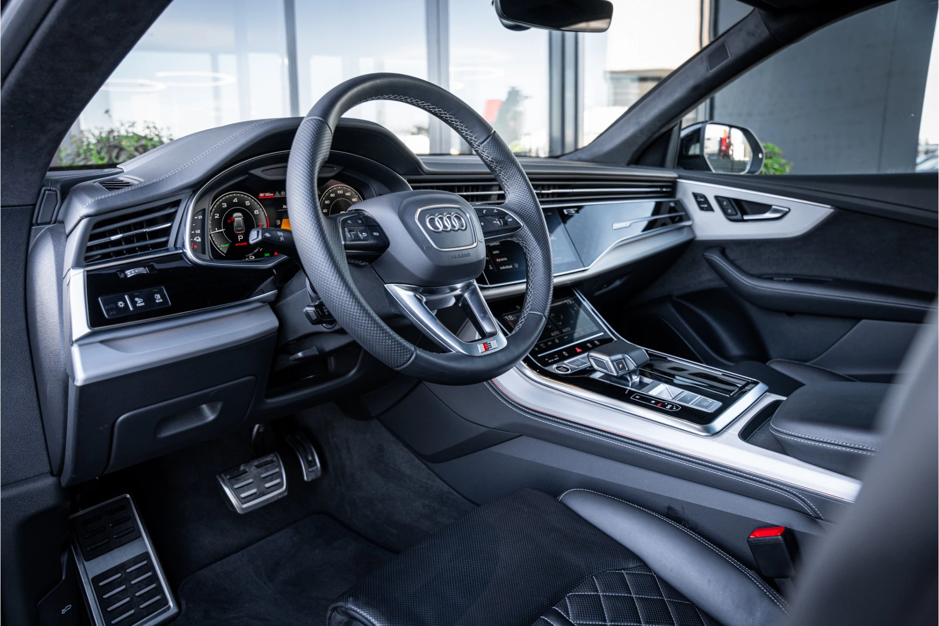 Hoofdafbeelding Audi Q8