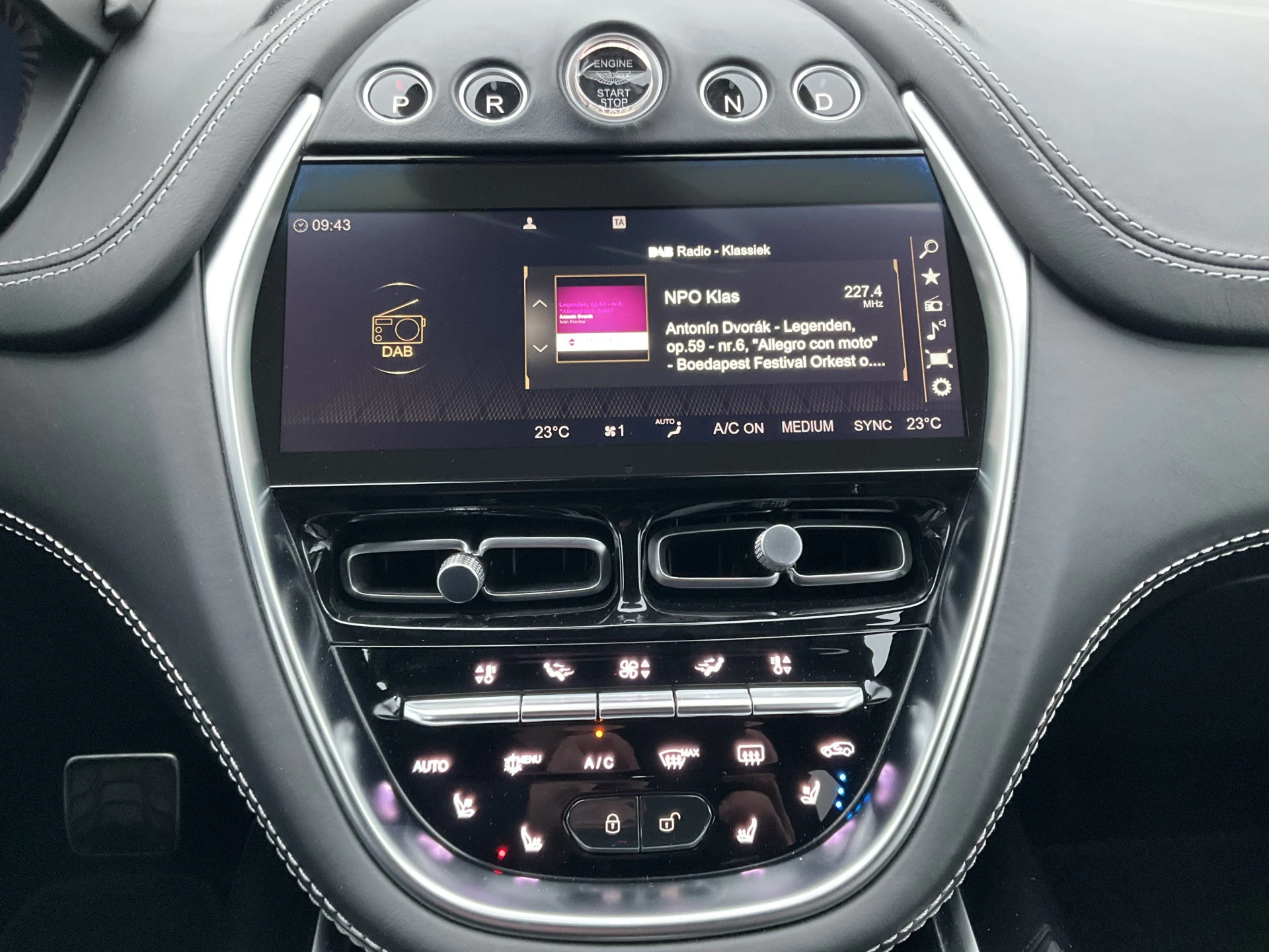 Hoofdafbeelding Aston Martin DBX