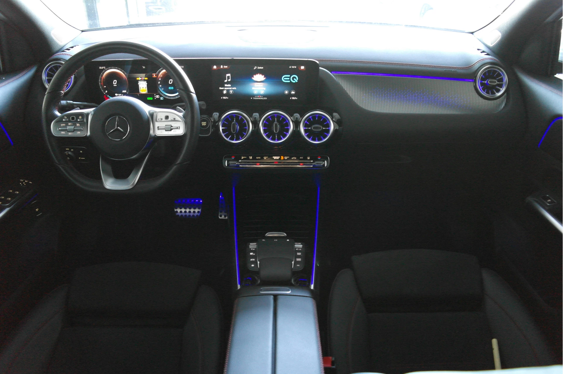Hoofdafbeelding Mercedes-Benz EQA