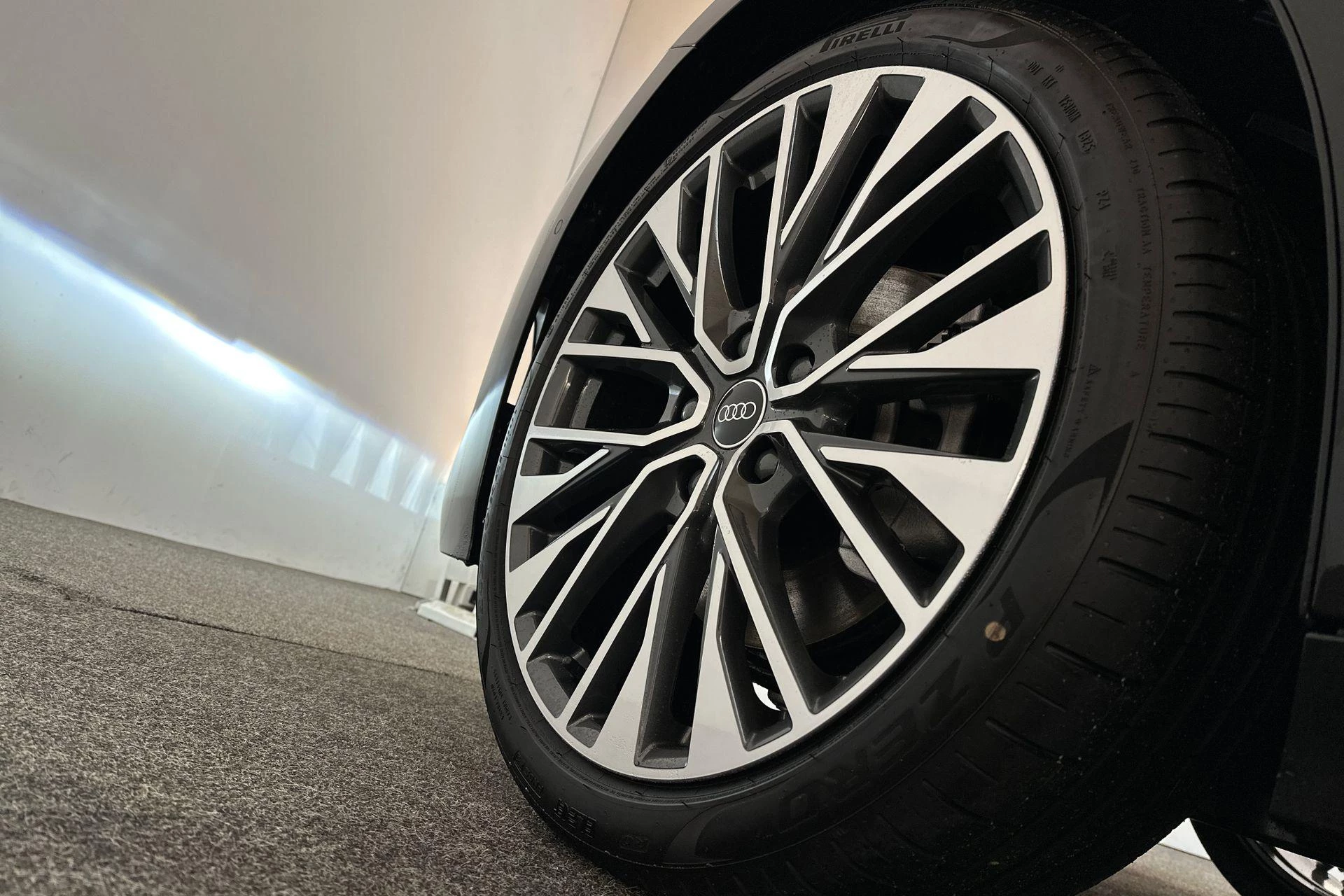 Hoofdafbeelding Audi A6 Avant e-tron