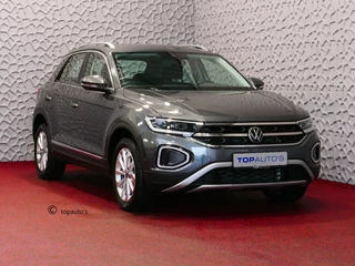 Hoofdafbeelding Volkswagen T-Roc Volkswagen T-Roc 1.5 TSI 150PK STYLE PLUS ALCANTARA IQ. ELEK.KLEP ADAP.CRUISE VIR.COCKPIT CAMERA STOEL/STUUR VERW. 17''LMV 2024