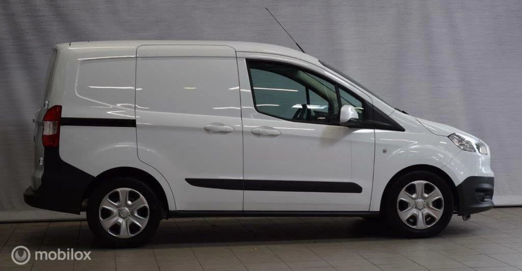 Hoofdafbeelding Ford Transit Courier