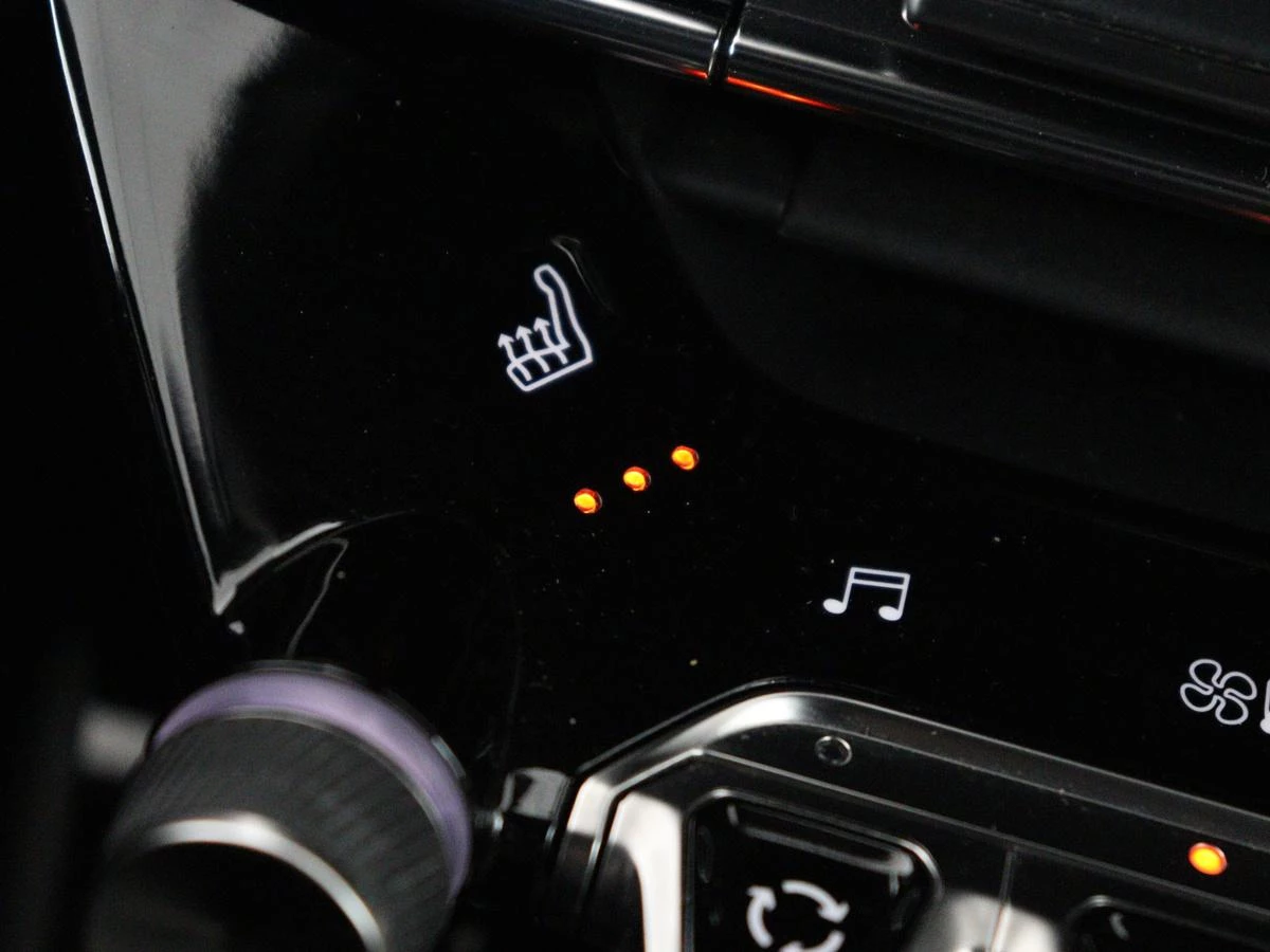 Hoofdafbeelding Peugeot e-2008