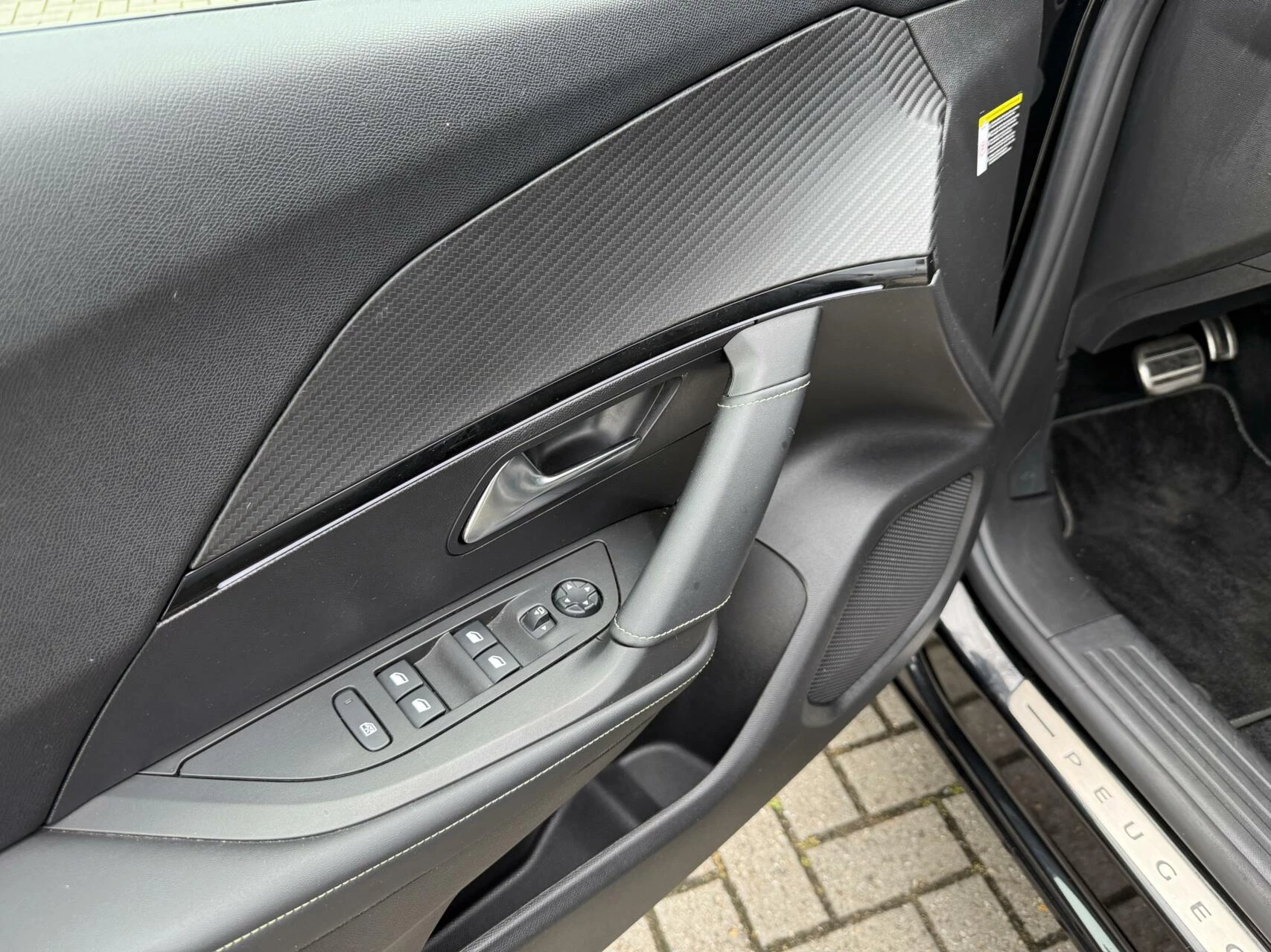 Hoofdafbeelding Peugeot e-2008