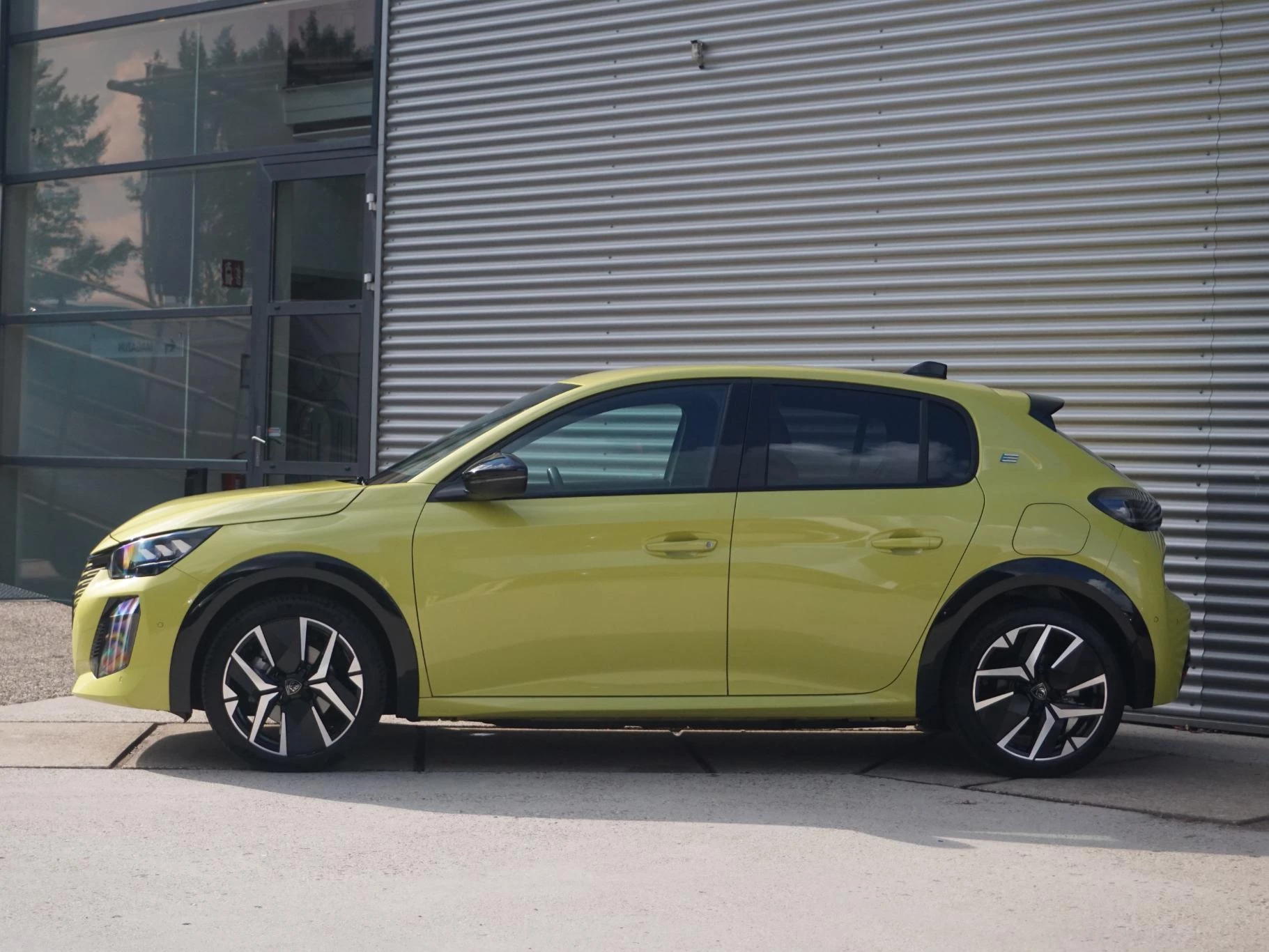 Hoofdafbeelding Peugeot e-208