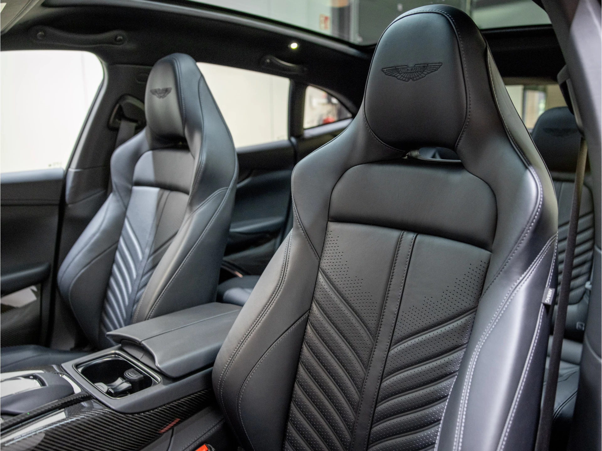 Hoofdafbeelding Aston Martin DBX