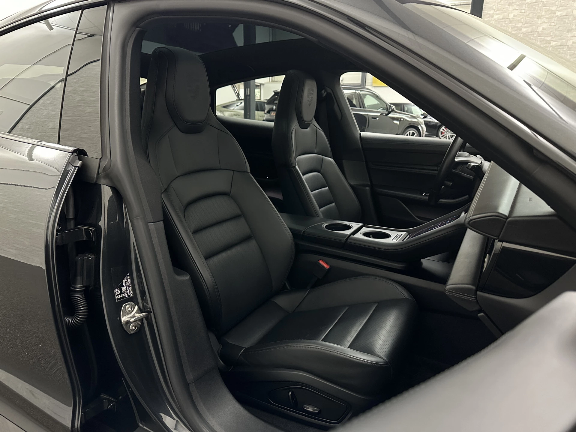 Hoofdafbeelding Porsche Taycan