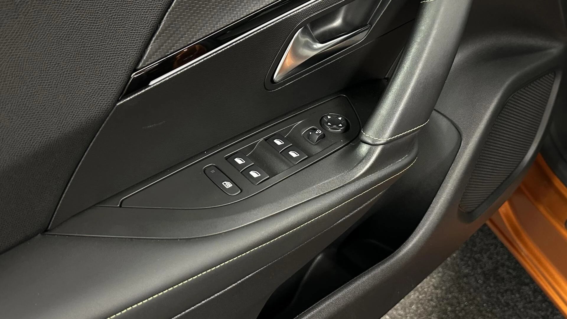 Hoofdafbeelding Peugeot e-2008