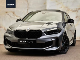 Hoofdafbeelding BMW 1 Serie BMW 1-serie M135i xDrive, M Performance, M stoelen, pano, 18", H/K, alcantara, LED-kopl., memory, HUD, ACC, privacy