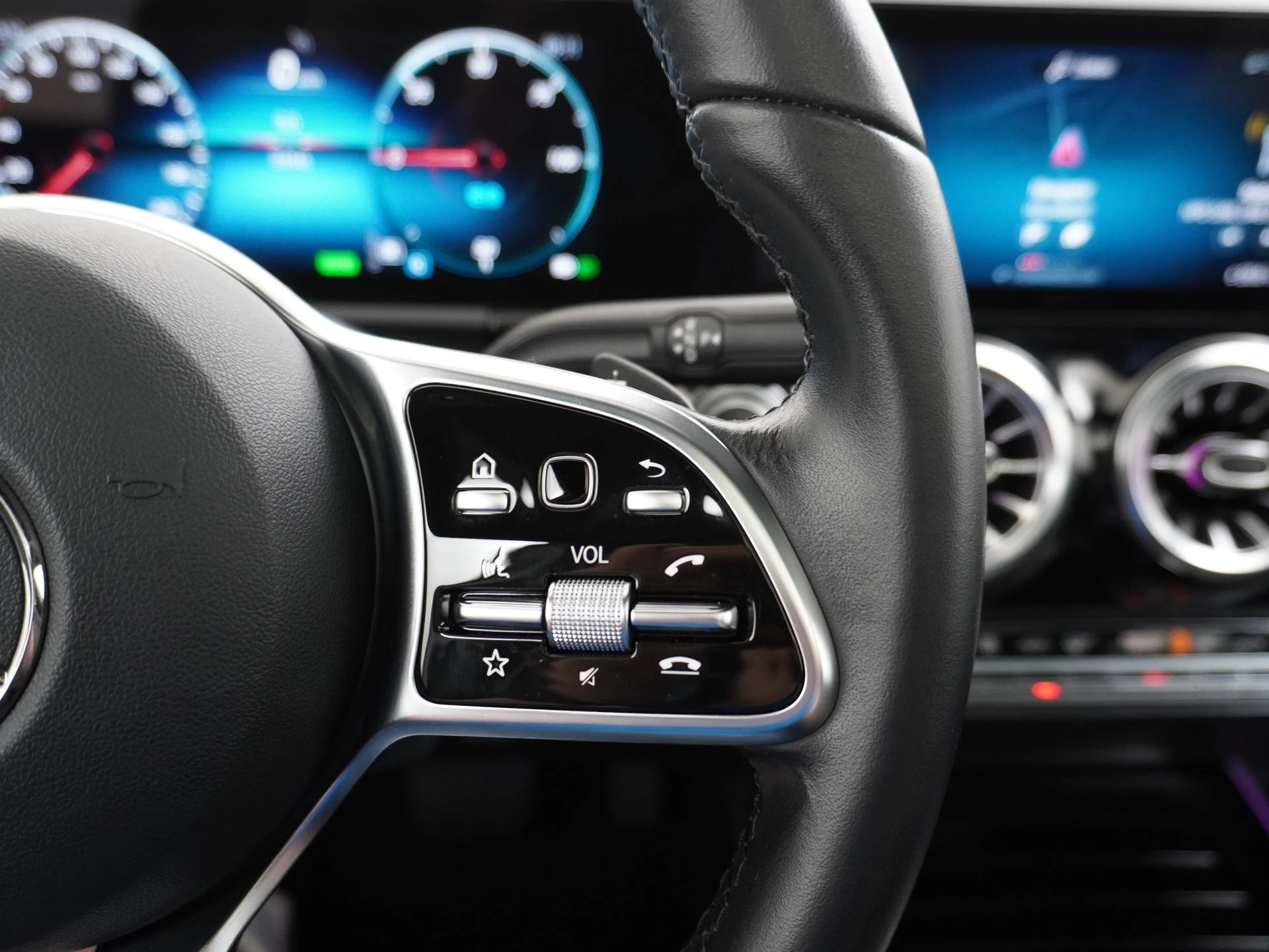 Hoofdafbeelding Mercedes-Benz EQA