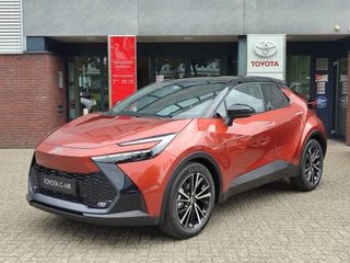 Hoofdafbeelding Toyota C-HR Toyota C-HR 1.8 Hybrid 140 EXECUTIVE NIEUW DIRECT BESCHIKBAAR JBL-AUDIO 19'' LM-VELGEN PARK-SENSOREN CAMERA STOELVERW NAVI EL-STOEL APPLE/ANDROID CLIMA