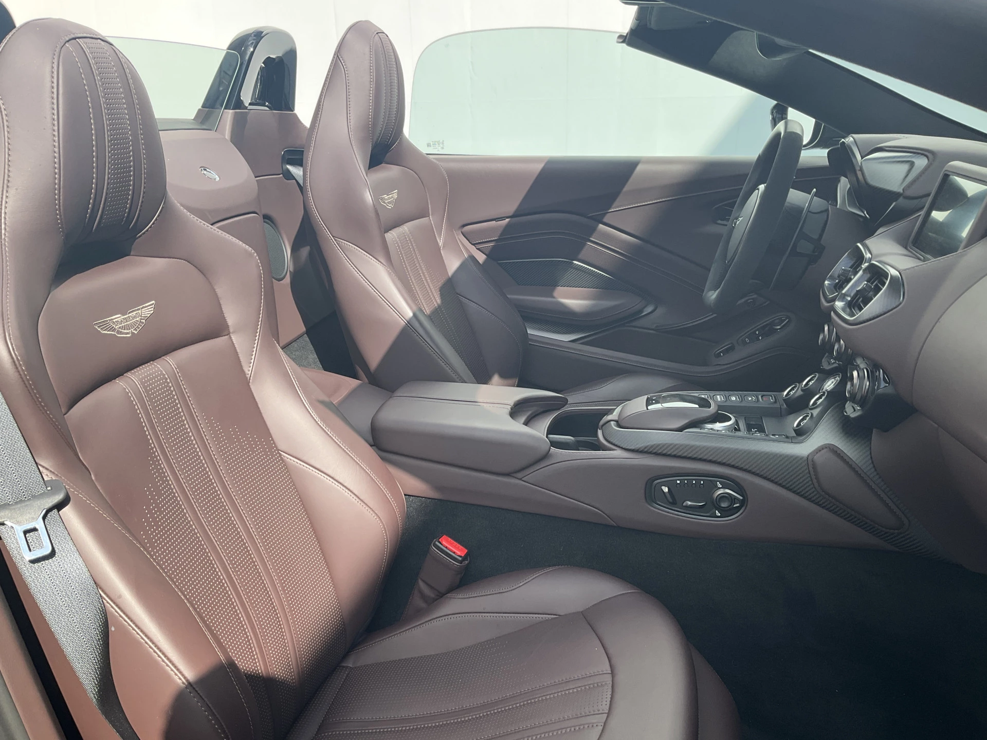 Hoofdafbeelding Aston Martin V8 Vantage